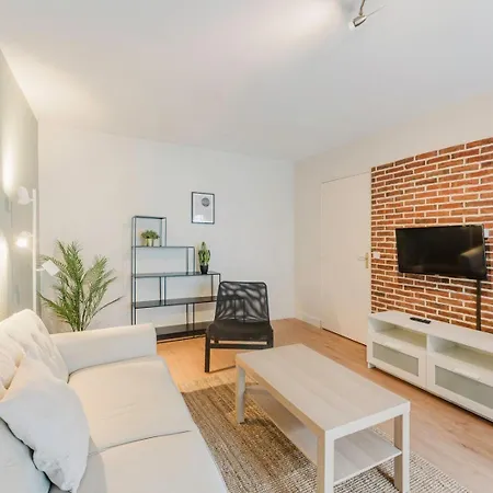 Fully-equipped Near The Center Of Apartment Lille