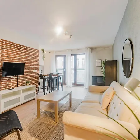 Fully-equipped Near The Center Of Apartment *