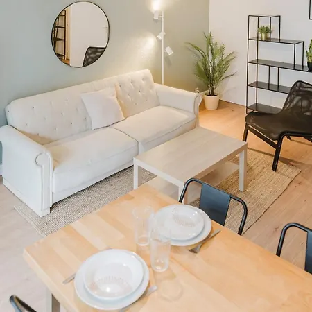 Fully-equipped Near The Center Of アパート *