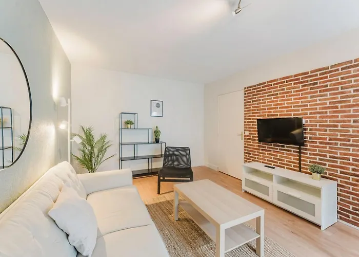 Fully-equipped Near The Center Of Апартаменты Лилль